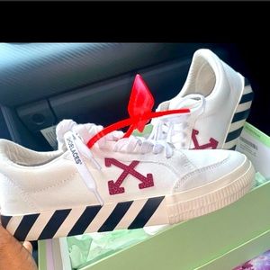 Low Off white vulcanized sneakers